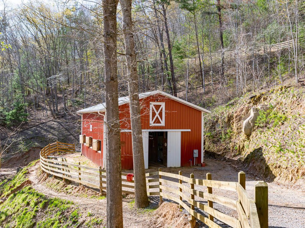 Majors Estate: 1610 Perth Rd, Clyde, NC 28721
